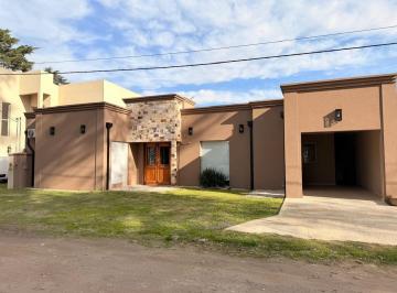 Casa de 4 ambientes, Cañuelas · Casa en Venta en Alejandro Petion Cañuelas