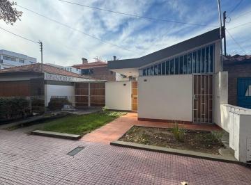 Casa · 271m² · 10 Ambientes · 2 Cocheras · Vende Casa Sobre Perito Moreno Godoy Cruz