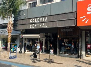 Local comercial , Lanús · Local en Venta: Av 9 de Julio 1223, Galería Central.