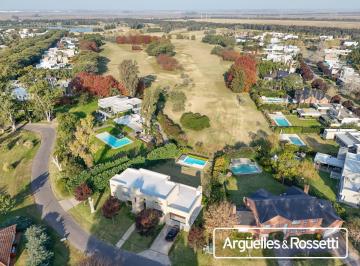 Casa · 354m² · 7 Ambientes · 2 Cocheras · Venta Casa 4 Dorm. Vista Al Golf Kentucky
