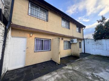 Casa · 213m² · 9 Ambientes · 3 Cocheras · Venta en Block de 4 Propiedades, Oportunidad Para Inversion.