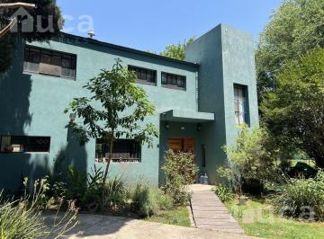 Casa · 140m² · 4 Ambientes · 1 Cochera · Venta Apta Credito | Pintoresca Casa C/amplio Jardin y Piscina | Barrio Residencial La Bota