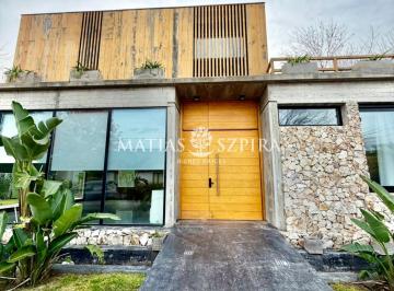 Casa · 220m² · 5 Ambientes · Casa en Venta Banco Provincia