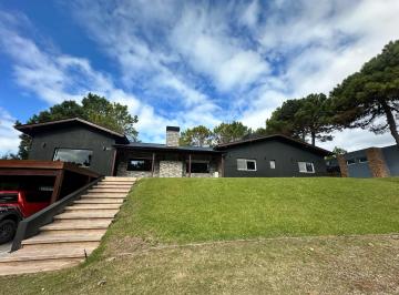 Casa · 1456m² · 5 Ambientes · 1 Cochera · Casa en La Herradura