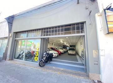 Local comercial · 420m² · 3 Ambientes · 1 Cochera · Local 420 m² - Av Pellegrini y Av Francia - Frente Comercial