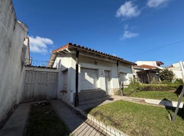 Casa · 90m² · 3 Ambientes · Casa en Venta de 3 Ambientes en Chauvin Para Reciclar.