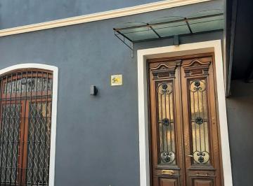 Casa · 222m² · 5 Ambientes · 1 Cochera · Casa en Alquiler, en La Lucila, 5 Ambientes, Excelente Estado, Ubicación Privilegiada.