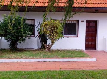 Casa · 130m² · 4 Ambientes · 2 Cocheras · Casa en Alquiler 4 Ambientes