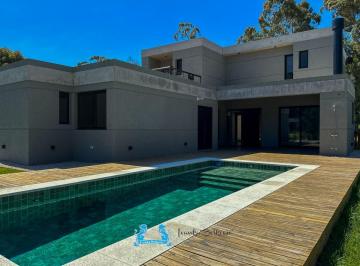 Casa de 4 ambientes, Costa Esmeralda · Casa en Venta con 277 m² y 3 Dorm. en Suite Costa Esmeralda