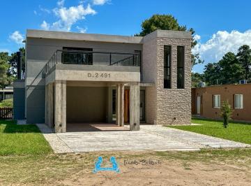 Casa de 4 ambientes, Costa Esmeralda · Casa en Venta con 277 m² y 3 Dorm. en Suite Costa Esmeralda