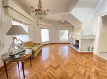 Casa · 226m² · 4 Ambientes · 1 Cochera · PH Tipo Casa en Venta La Plata con Cochera