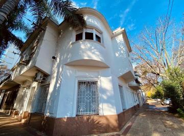 Casa · 226m² · 4 Ambientes · 1 Cochera · PH Tipo Casa en Venta La Plata con Cochera