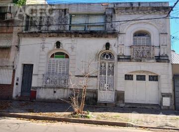 Casa · 308m² · 5 Ambientes · 1 Cochera · Venta - Casa - Barrio Arroyito