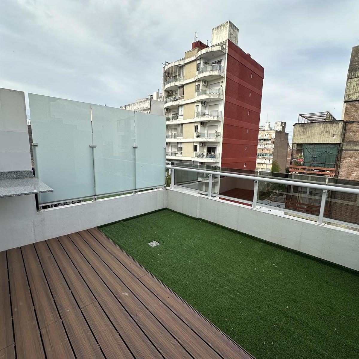 1 de Mayo al 1300. 08-01. Terraza