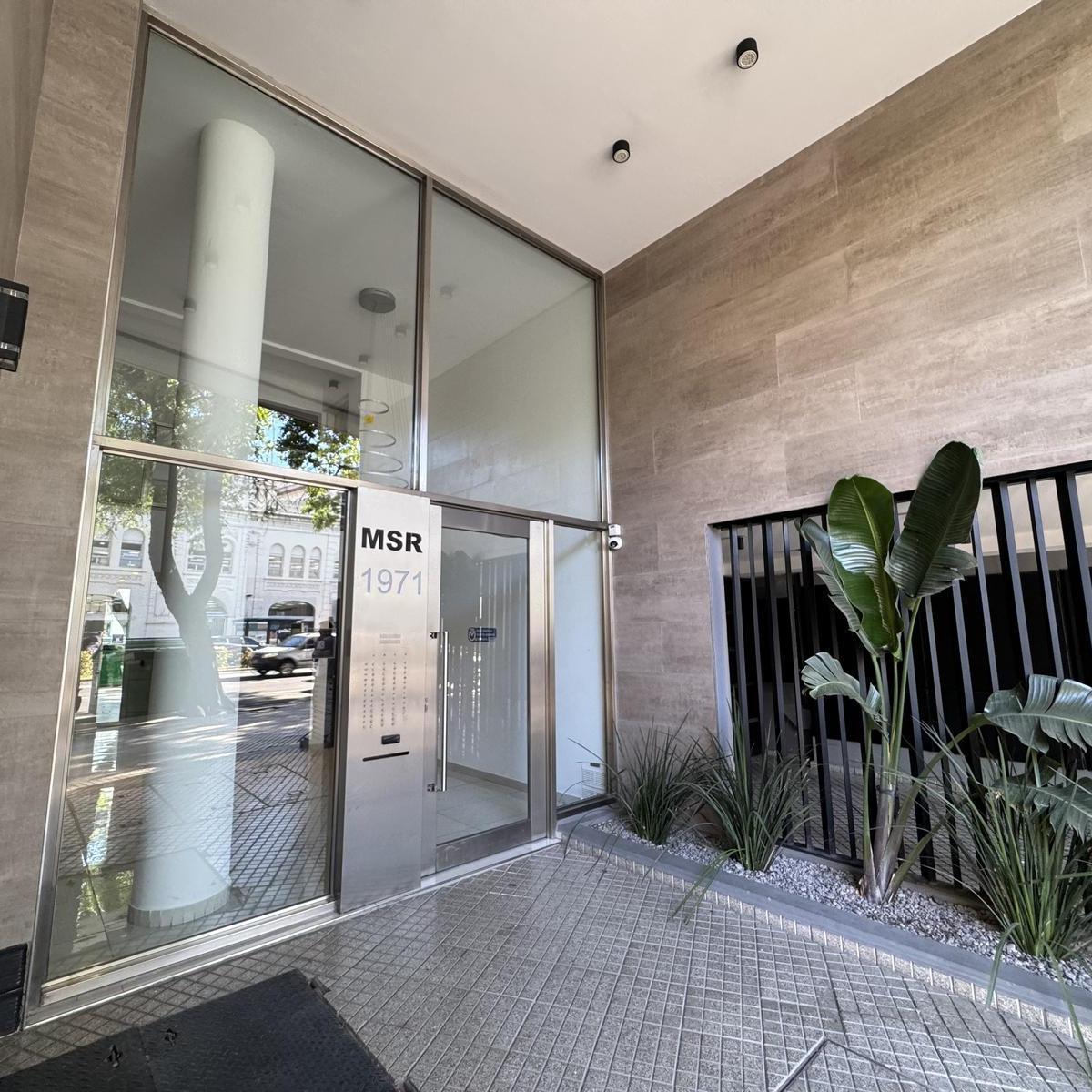 Modena Crown - Av. Pellegrini y Moreno