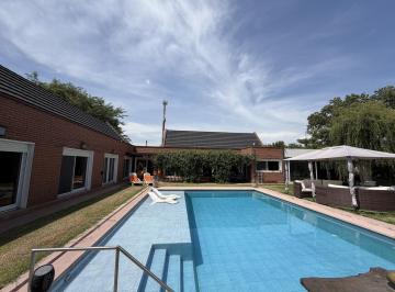 Casa · 1495m² · 6 Ambientes · 3 Cocheras · Casa en Fisherton