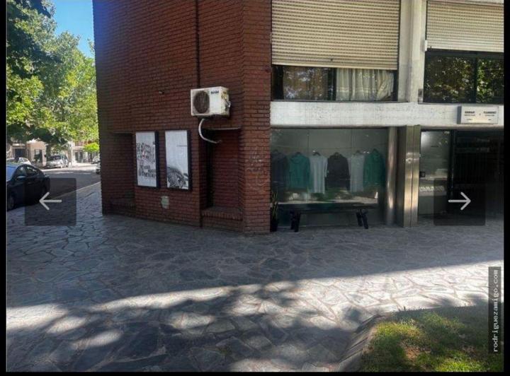 Local comercial · 100m²