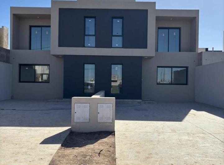 Casa · 130m² · 4 Ambientes · 1 Cochera