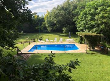 Casa · 194m² · 6 Ambientes · 4 Cocheras · Sin Comision! Oportunidad! Casa B° Cerrado Lote de 3005 m²