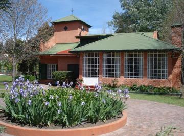 Casa · 194m² · 6 Ambientes · 4 Cocheras · Sin Comision! Oportunidad! Casa B° Cerrado Lote de 3005 m²