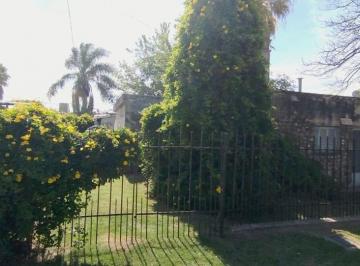 Casa · 133m² · 6 Ambientes · 3 Cocheras · Venta 2 Casas Granja de Funes a Refaccionar