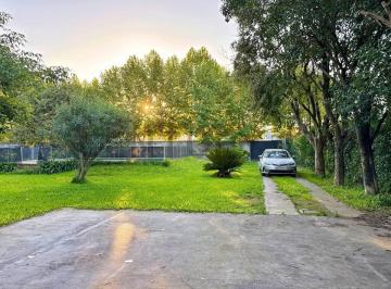 Casa · 320m² · 5 Ambientes · 2 Cocheras · Casa en Venta en Arturo Segui