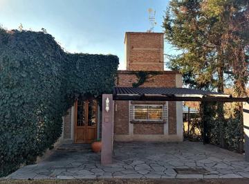 Casa · 195m² · 5 Ambientes · 1 Cochera · Casa Estilo Colonial en Venta, Perdriel