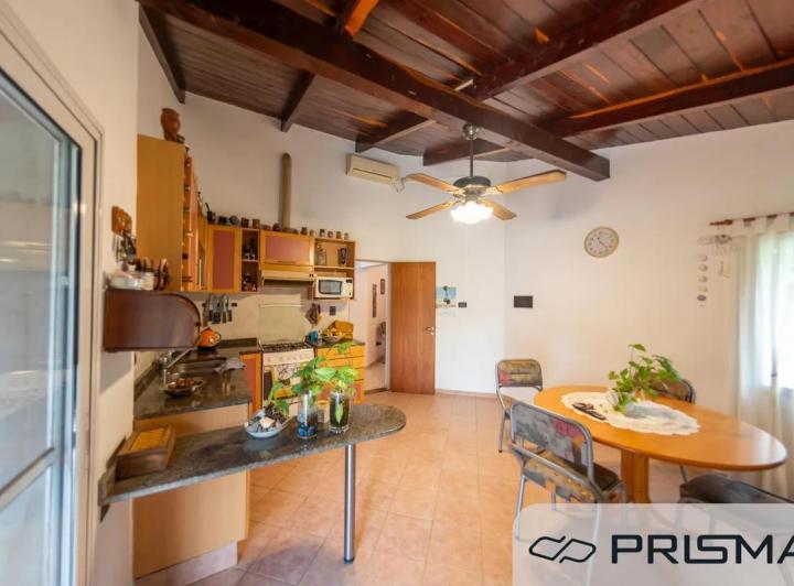 Casa · 140m² · 10 Ambientes · 2 Cocheras