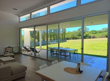Casa · 1600m² · 4 Ambientes · 2 Cocheras · Casa Amoblada 3 Dorm. en Praderas de San Lorenzo