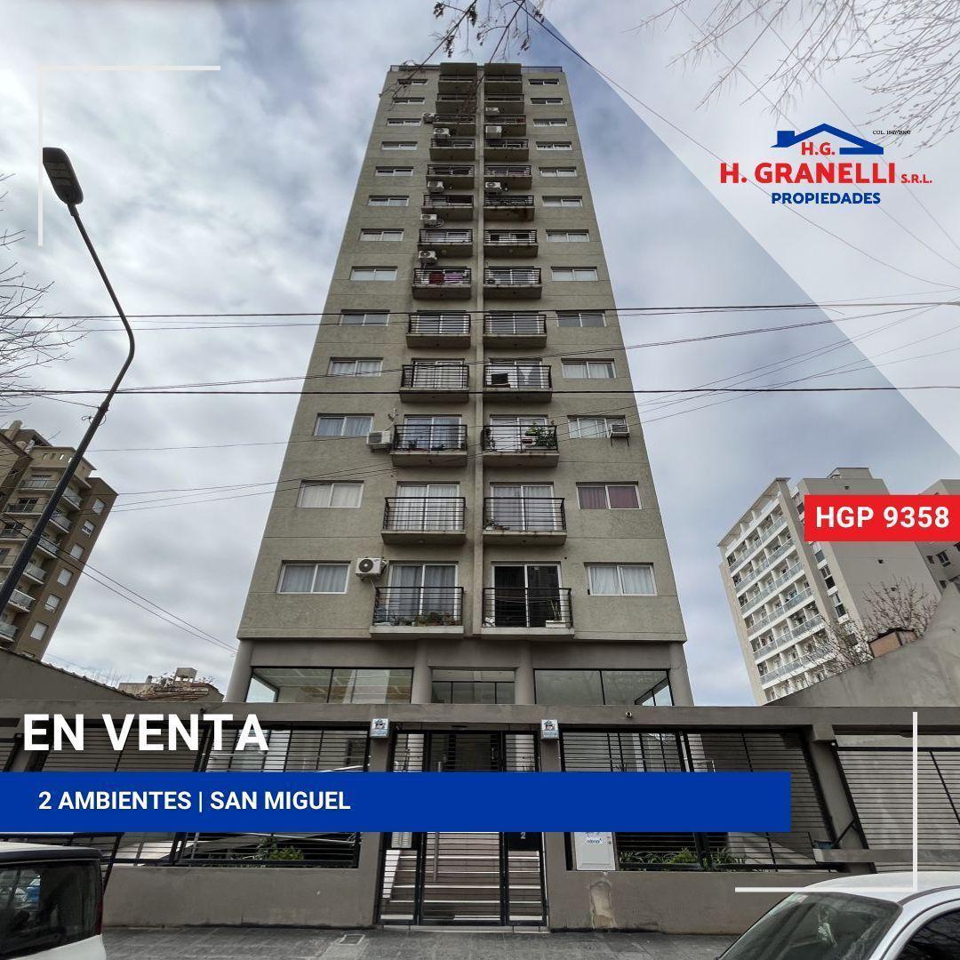 Muñoz 922. Entre Gral Las Heras y Conesa