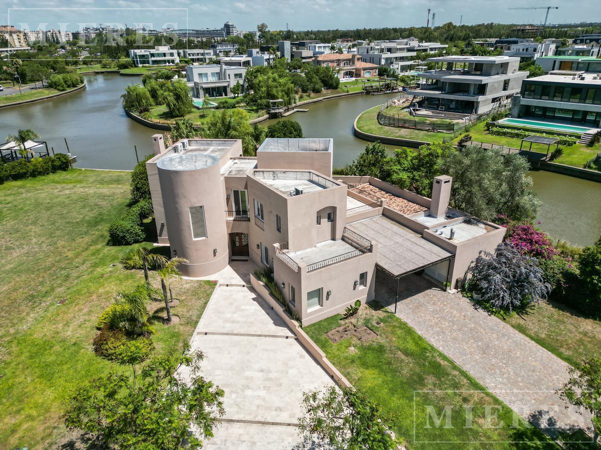 Casa en Alquiler Anual al Rio en El Yacht, Nordelta