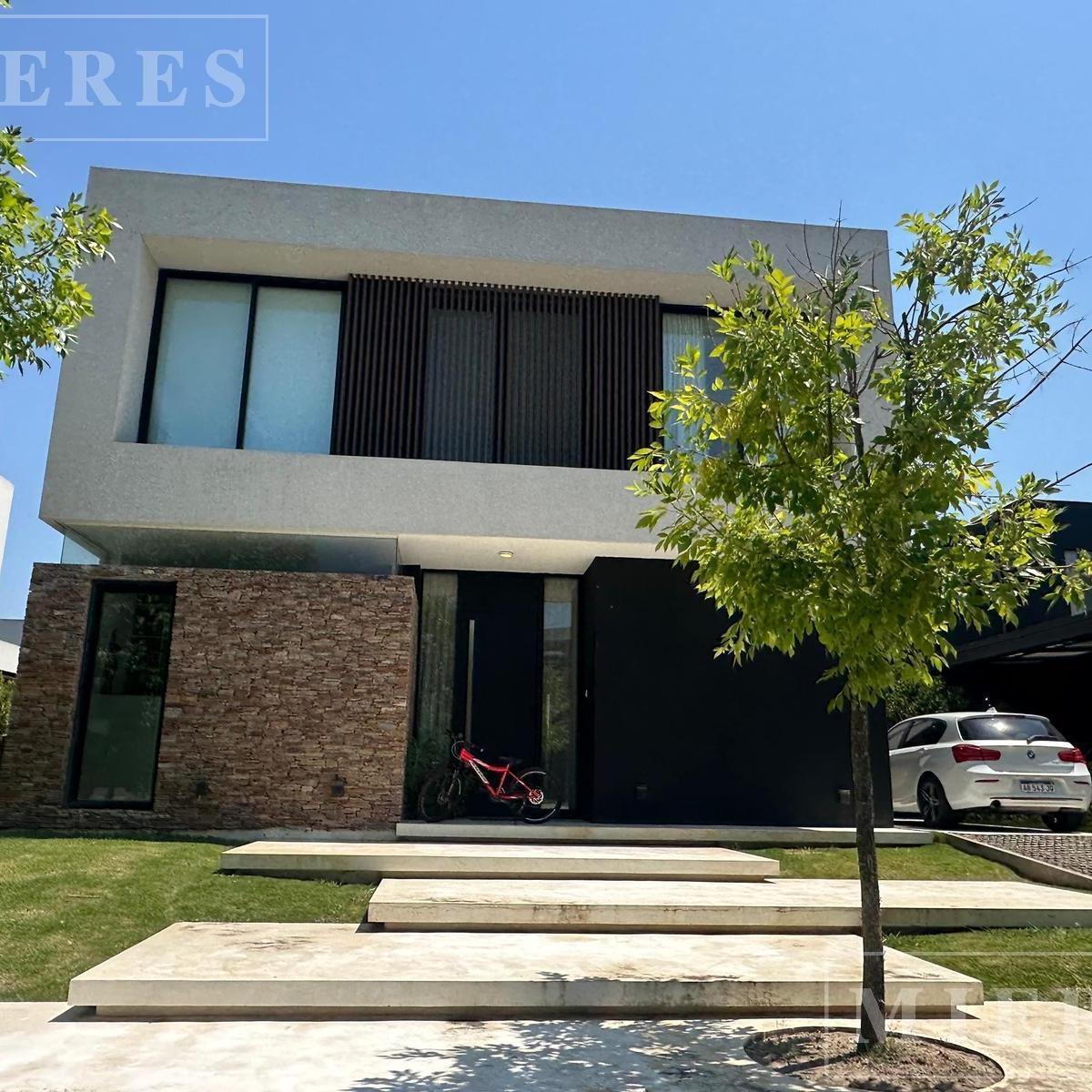 Casa en Venta Sobre Lote Interno en Los Castaños, Nordelta