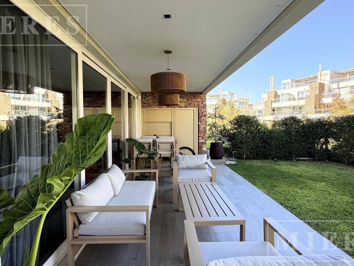 Departamento 4 Ambientes en Planta Baja en Venta. La Balconada, Los Castaños, Nordelta.