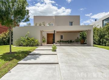 Casa · 324m² · 7 Ambientes · 4 Cocheras · Casa en Venta Sobre Lote Al Lago - Virazon, Nordelta