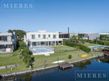 Casa · 310m² · 8 Ambientes · 2 Cocheras · Casa de 8 Ambientes en Venta. Los Lagos, Nordelta.