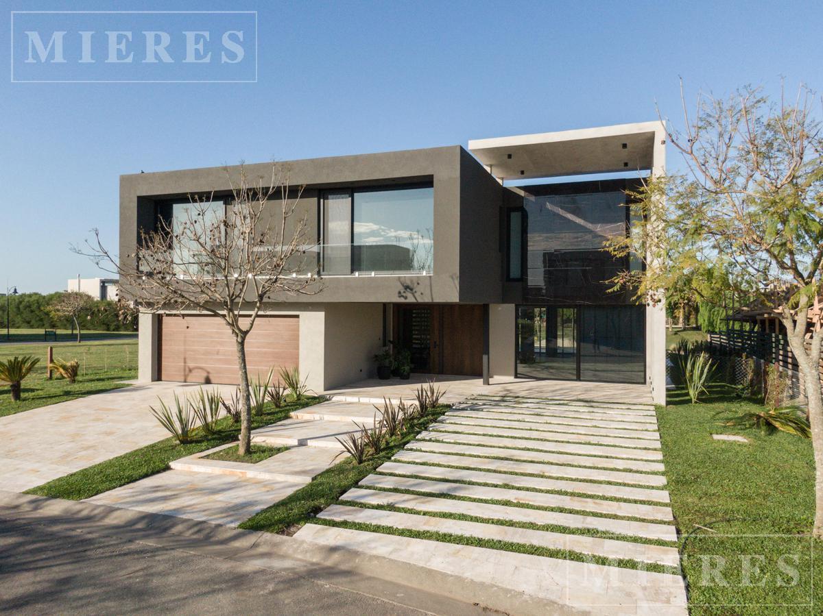 Casa en Venta a Estrenar al río en El Yacht, Nordelta.