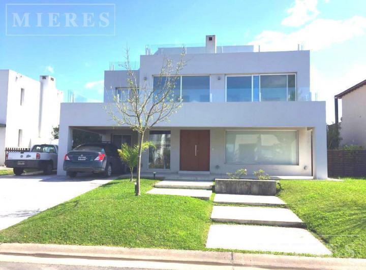 Casa · 270m² · 6 Ambientes · 4 Cocheras