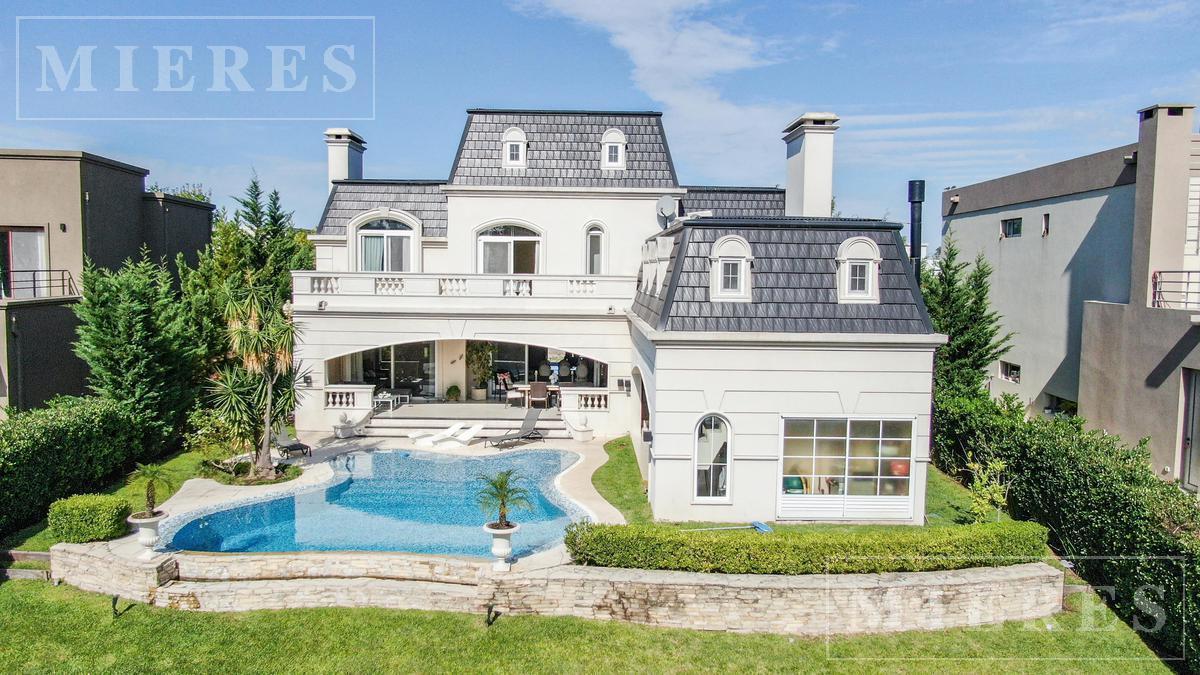 Casa de Estilo Francés al río en Venta en El Yacht, Nordelta.