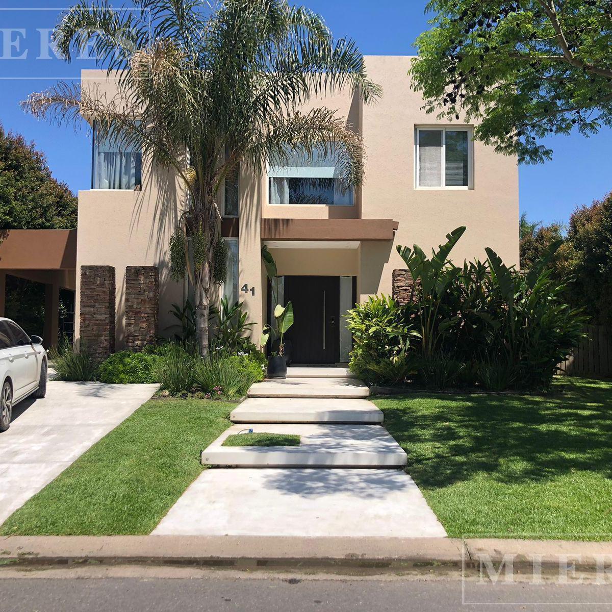 Casa en Venta con Renta a la Laguna en Los Lagos, Nordelta