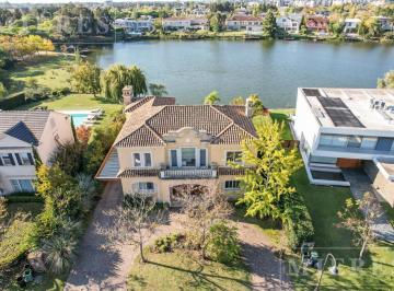 Casa · 325m² · 6 Ambientes · 2 Cocheras · Casa en Venta Al Lago Central en Los Castores, Nordelta.