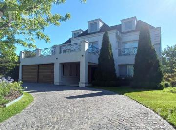 Casa · 630m² · 8 Ambientes · 5 Cocheras · Muy Linda Casa en Venta en Venta con Renta en La Isla, Nordelta.