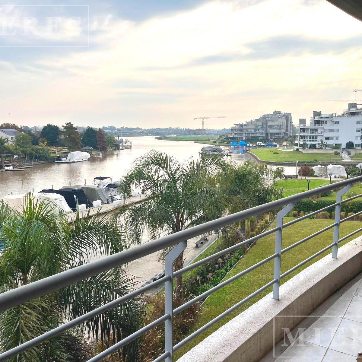 Departamento en Venta de 2 Ambientes con 2 Cocheras en Miradores de la Bahía, Nordelta.
