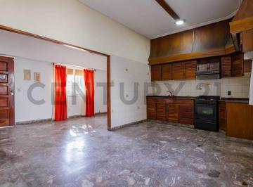 Casa · 95m² · 3 Ambientes · Venta – Casa 3 Ambientes Sobre Lote Propio con Cochera, Patio y Terraza – Caseros