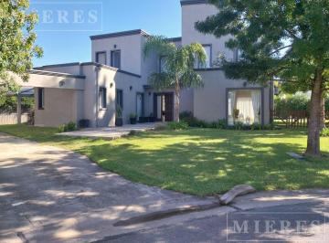 Casa · 220m² · 5 Ambientes · 4 Cocheras · Casa en Venta en El Barrio La Alameda, Nordelta