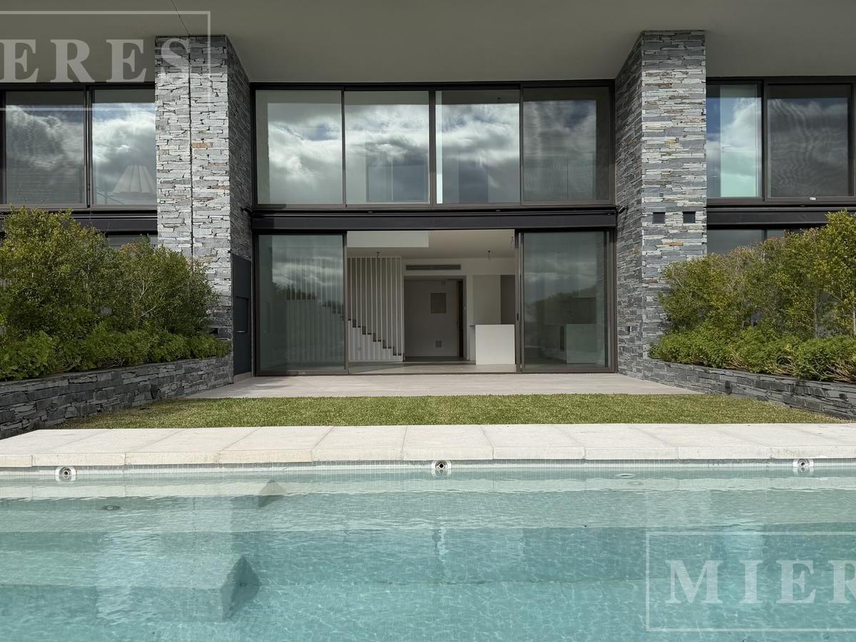 Departamento en Venta en Planta Baja con Jardín en Oceana, Nordelta.