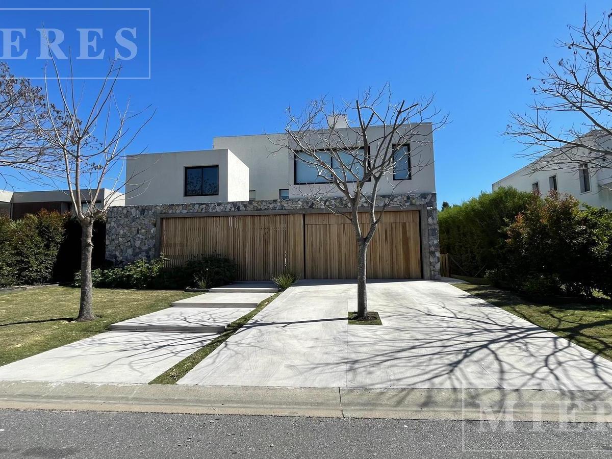 Excelente Casa al Lago en Venta El Golf, Nordelta