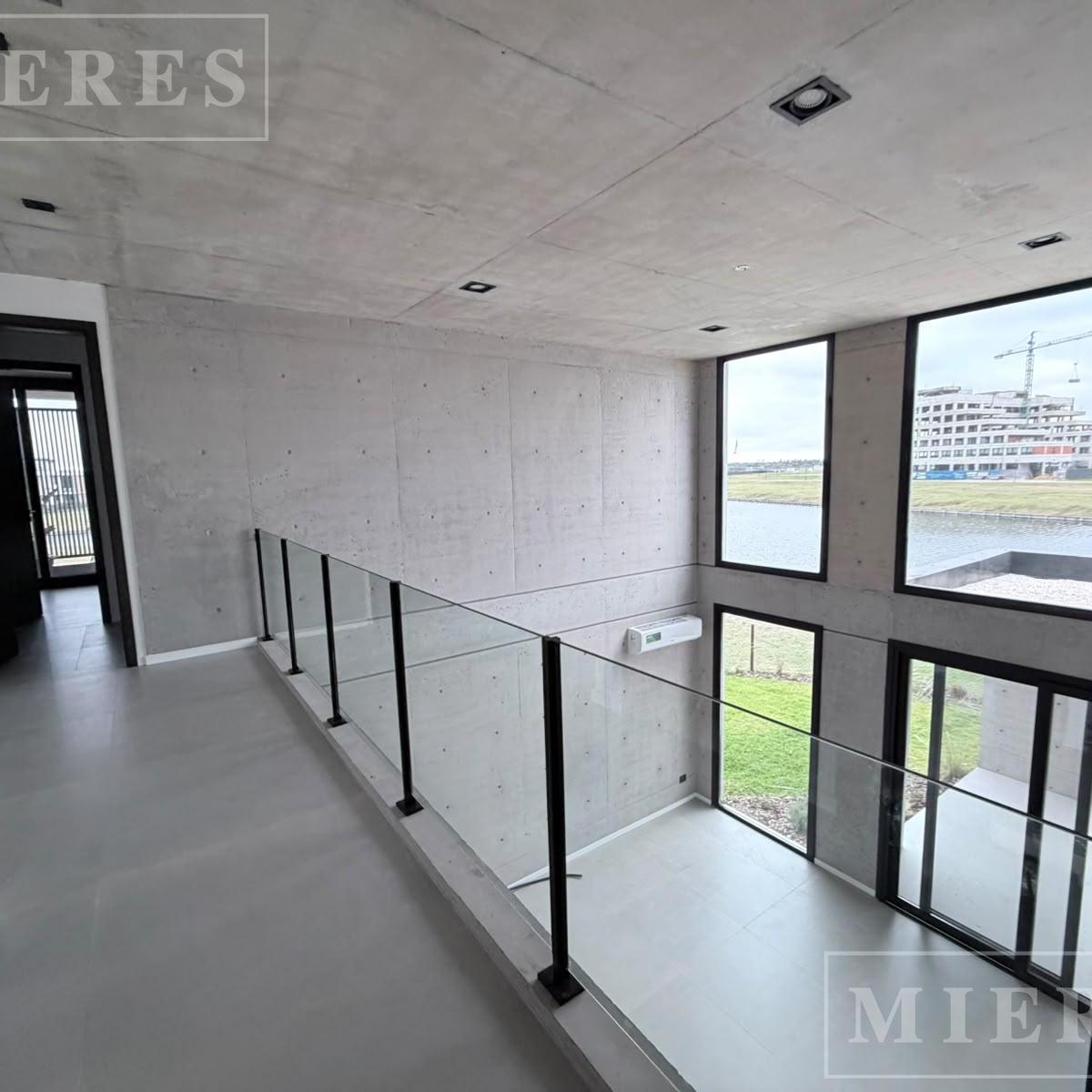Casa en Venta en el Barrio Los Puentes, Nordelta, av de los Lagos 1800