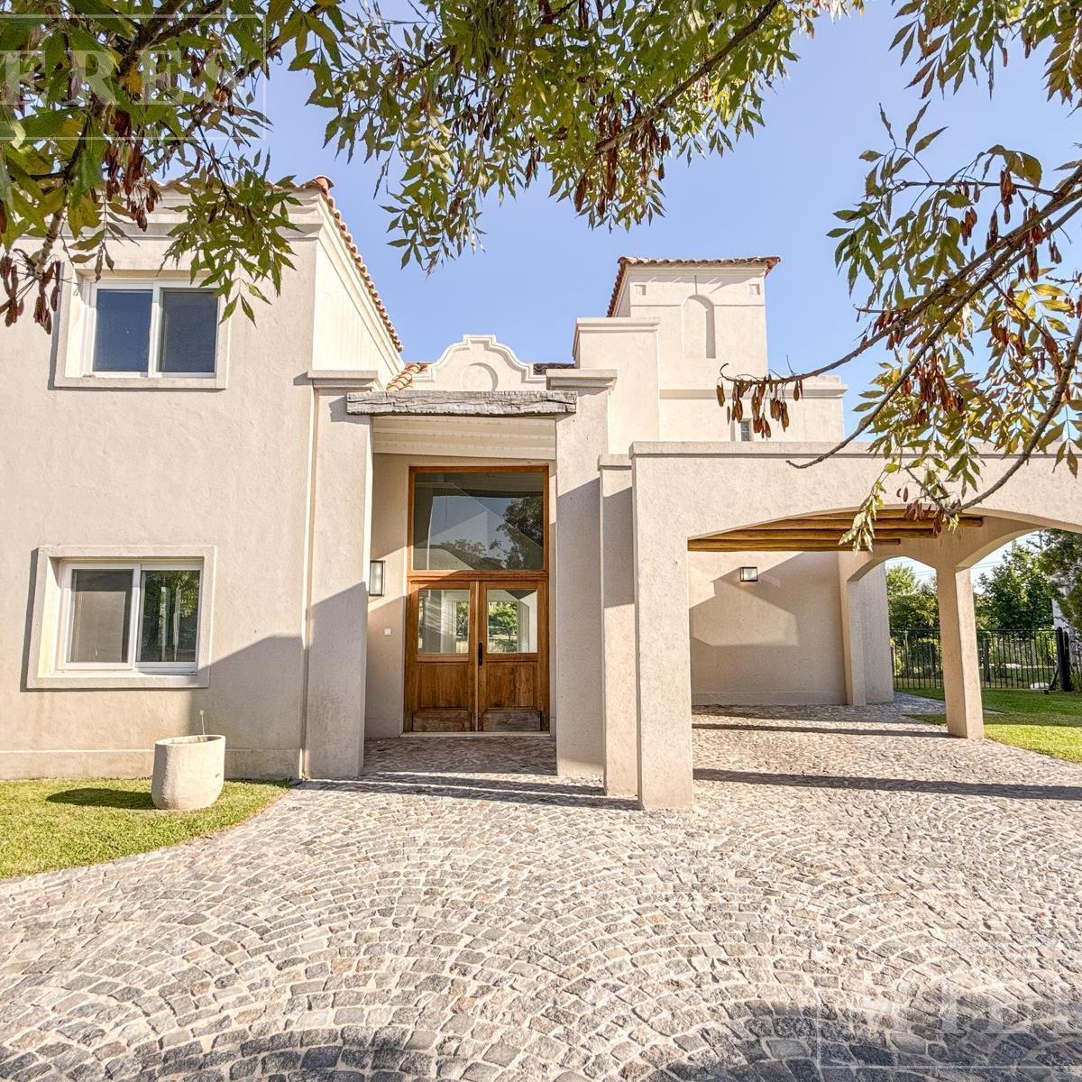 Casa a la Laguna en Venta en Las Glorietas, Nordelta