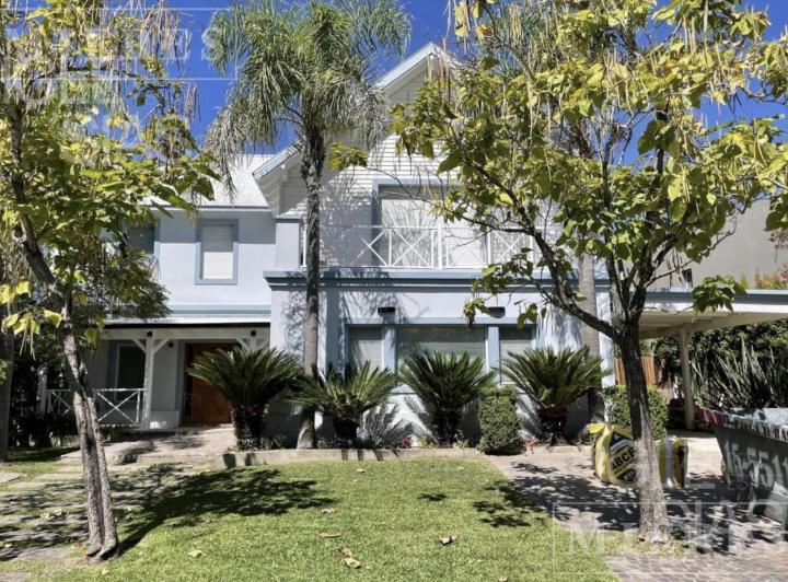 Casa · 250m² · 7 Ambientes · 1 Cochera