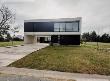 Casa · 6 Ambientes · 4 Cocheras · Casa en Venta / Alquiler con Opción a Compra en Barrio Privado San Eliseo Golf